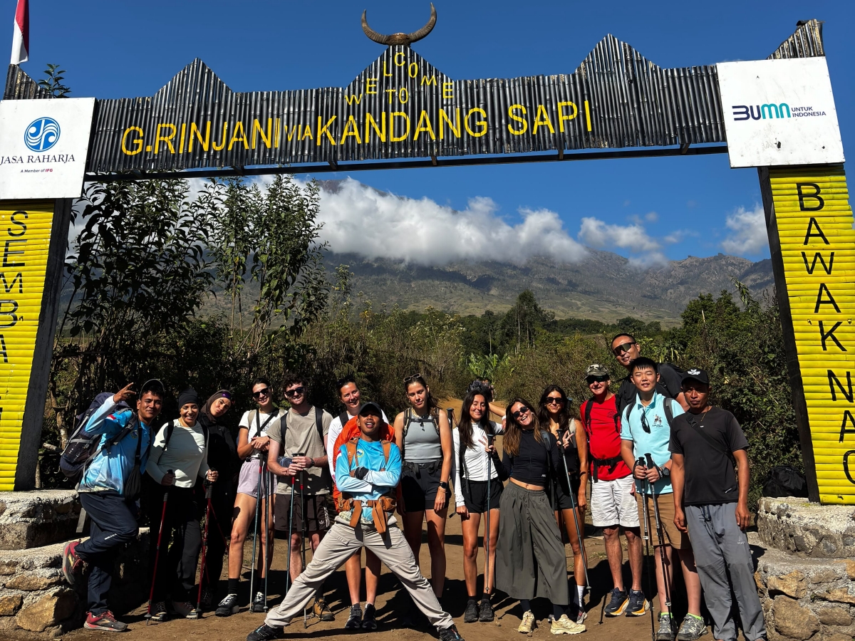 Sembalun Route β savannah grasslands of Mount Rinjani
