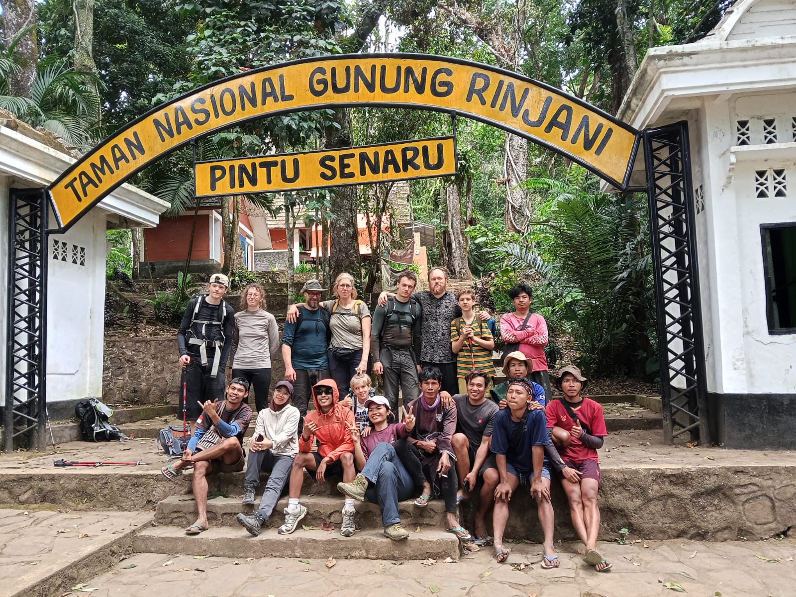 Senaru Route β lush tropical rainforest trail